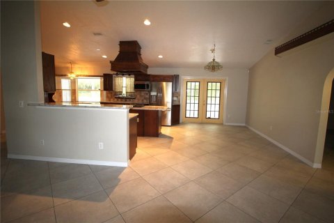 Villa ou maison à louer à North Port, Floride: 3 chambres, 157.93 m2 № 2345353 - photo 4
