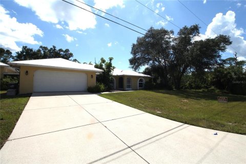 Villa ou maison à North Port, Floride 3 chambres, 157.93 m2 № 2345353