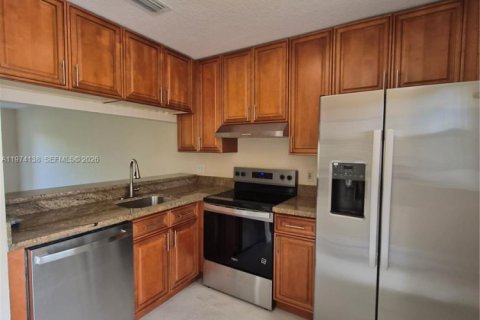 Снять в аренду квартиру в Корал-Спрингс, Флорида 2 спальни, 1584.17м2, № 2036451 - фото 7