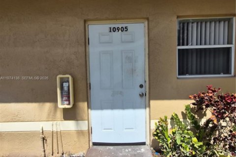 Снять в аренду квартиру в Корал-Спрингс, Флорида 2 спальни, 1584.17м2, № 2036451 - фото 4