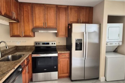 Снять в аренду квартиру в Корал-Спрингс, Флорида 2 спальни, 1584.17м2, № 2036451 - фото 8