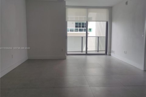 Снять в аренду кондоминиум в Майами, Флорида 1 спальня, 71.91м2, № 1997557 - фото 4