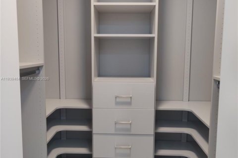 Снять в аренду кондоминиум в Майами, Флорида 1 спальня, 71.91м2, № 1997557 - фото 7