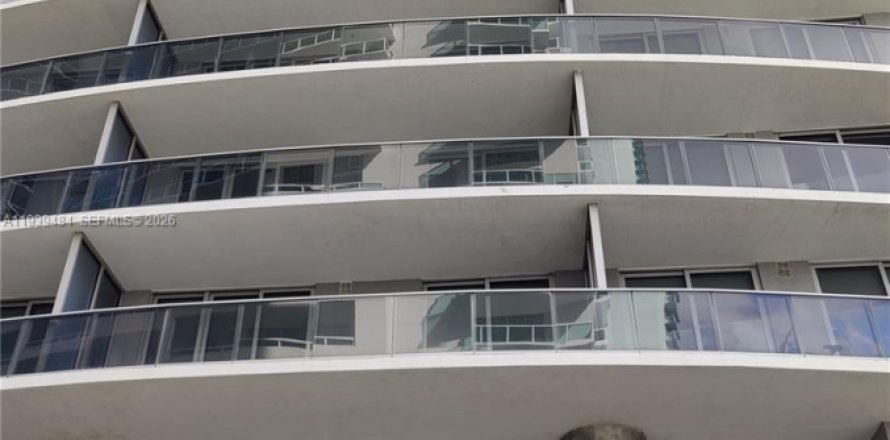 Кондоминиум с 1 спальней в Майами, Флорида № 1997557