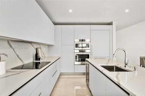 Condo in Fort Lauderdale, Florida, 2 bedrooms  № 2083109 - photo 2