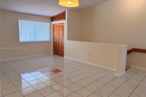 Copropriété à louer à Doral, Floride: 2 chambres, 79.62 m2 № 2361819 - photo 4