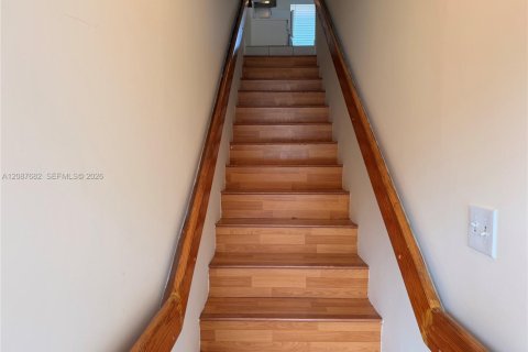 Copropriété à louer à Doral, Floride: 2 chambres, 79.62 m2 № 2361819 - photo 2