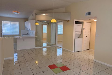 Copropriété à louer à Doral, Floride: 2 chambres, 79.62 m2 № 2361819 - photo 5