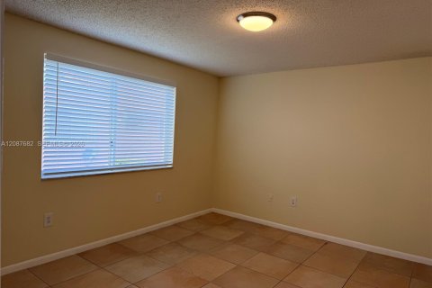 Copropriété à louer à Doral, Floride: 2 chambres, 79.62 m2 № 2361819 - photo 7