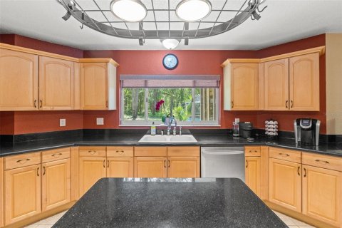 House in Brooksville, Florida 5 bedrooms, 289.48 sq.m. № 1725504 - photo 22