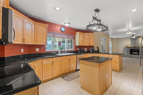 House in Brooksville, Florida 5 bedrooms, 289.48 sq.m. № 1725504 - photo 25