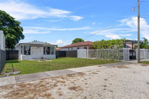Villa ou maison à vendre à Miami, Floride: 2 chambres, 50.17 m2 № 2036332 - photo 28