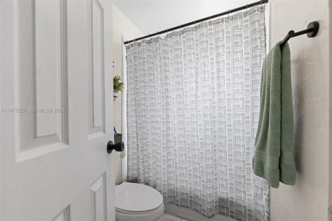 Villa ou maison à vendre à Miami, Floride: 2 chambres, 50.17 m2 № 2036332 - photo 12