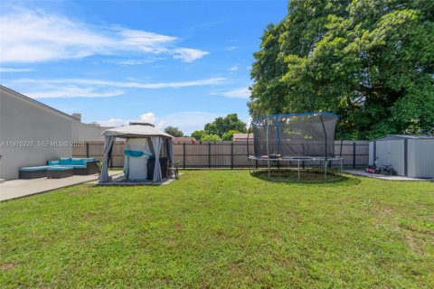 Villa ou maison à vendre à Miami, Floride: 2 chambres, 50.17 m2 № 2036332 - photo 21