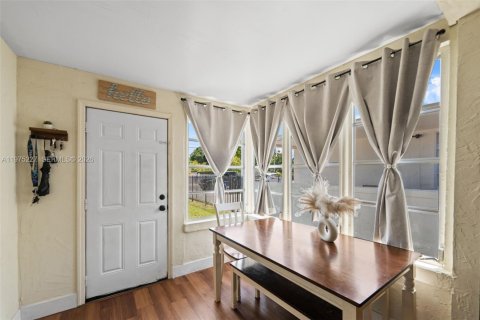 Villa ou maison à vendre à Miami, Floride: 2 chambres, 50.17 m2 № 2036332 - photo 6