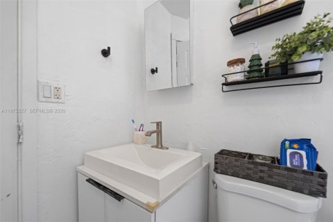 Villa ou maison à vendre à Miami, Floride: 2 chambres, 50.17 m2 № 2036332 - photo 13