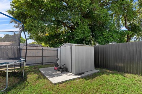 Villa ou maison à vendre à Miami, Floride: 2 chambres, 50.17 m2 № 2036332 - photo 24