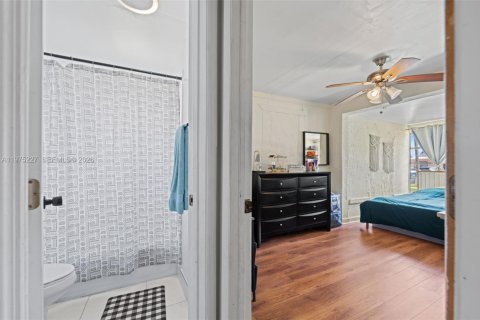 Villa ou maison à vendre à Miami, Floride: 2 chambres, 50.17 m2 № 2036332 - photo 11