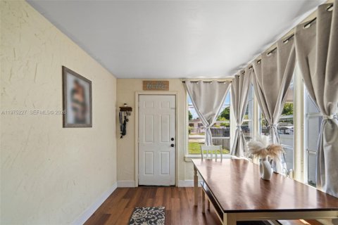 Villa ou maison à vendre à Miami, Floride: 2 chambres, 50.17 m2 № 2036332 - photo 5