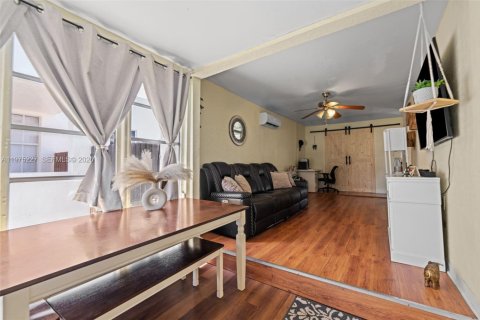 Villa ou maison à Miami, Floride 2 chambres, 50.17 m2 № 2036332