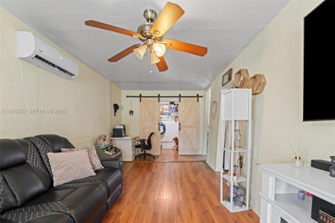 Villa ou maison à vendre à Miami, Floride: 2 chambres, 50.17 m2 № 2036332 - photo 8