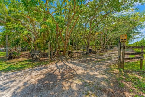 Immobilier commercial à vendre à Miami, Floride № 2048847 - photo 18