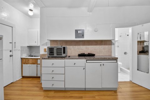 Apartamento en alquiler en Coral Gables, Florida, 46.45 m2 № 1993868 - foto 4