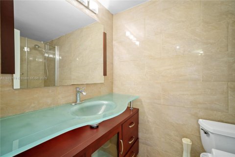 Condo in Miami, Florida, 1 bedroom № 2176593 - photo 16