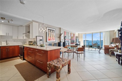 Condominio en Miami, Florida, 1 dormitorio № 2176593