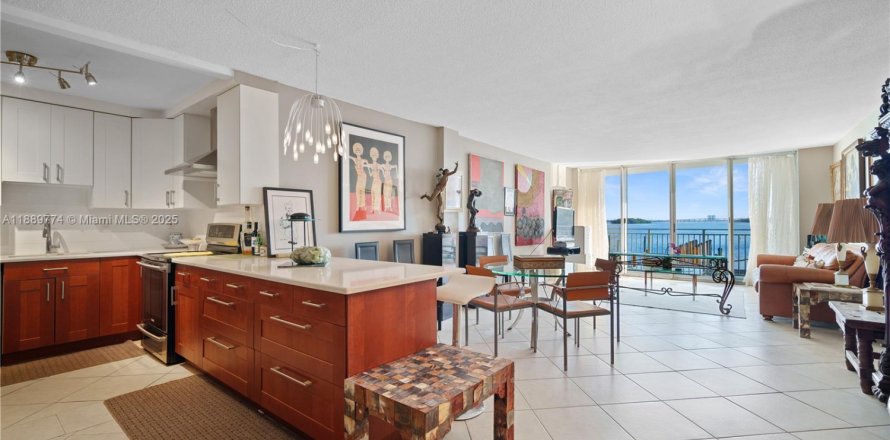 Condo in Miami, Florida, 1 bedroom № 2176593