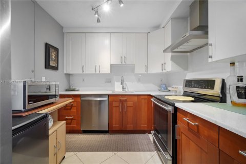 Condo in Miami, Florida, 1 bedroom № 2176593 - photo 7