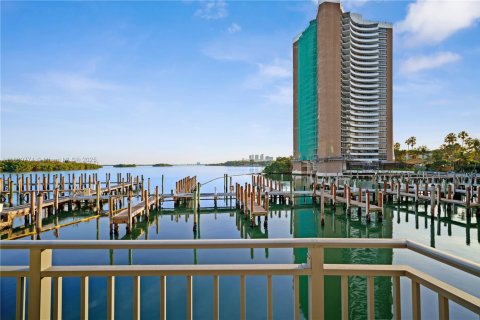 Condo in Miami, Florida, 1 bedroom № 2176593 - photo 21