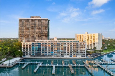 Condo in Miami, Florida, 1 bedroom № 2176593 - photo 4