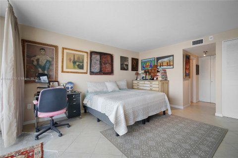 Condo in Miami, Florida, 1 bedroom № 2176593 - photo 14