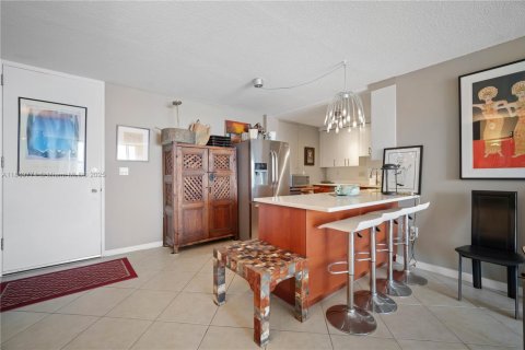 Condo in Miami, Florida, 1 bedroom № 2176593 - photo 8