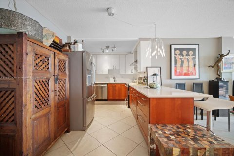 Condo in Miami, Florida, 1 bedroom № 2176593 - photo 6