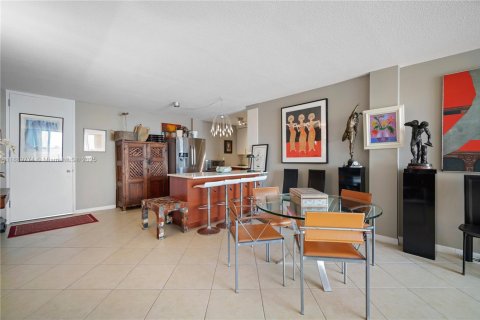 Condo in Miami, Florida, 1 bedroom № 2176593 - photo 23