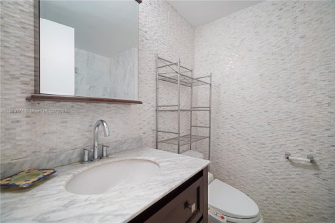 Condo in Miami, Florida, 1 bedroom № 2176593 - photo 24