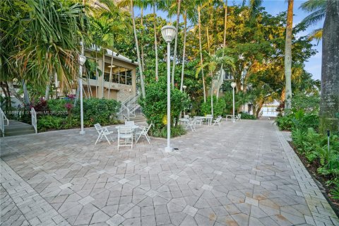Condo in Miami, Florida, 1 bedroom № 2176593 - photo 30
