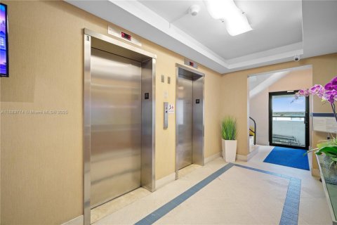 Condo in Miami, Florida, 1 bedroom № 2176593 - photo 5