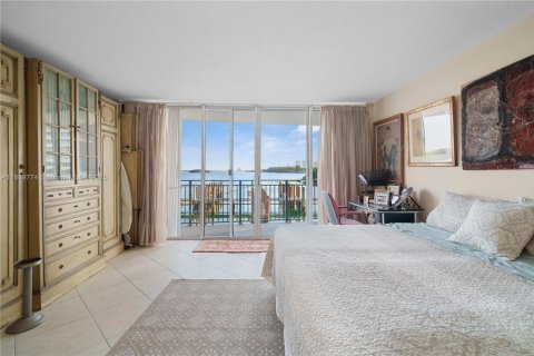 Condo in Miami, Florida, 1 bedroom № 2176593 - photo 19