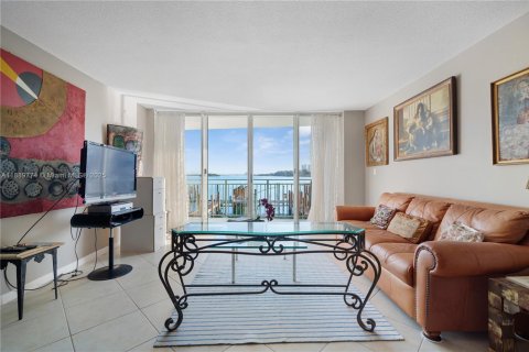 Condo in Miami, Florida, 1 bedroom № 2176593 - photo 10