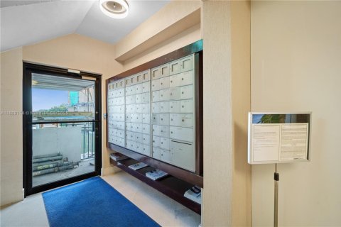 Condo in Miami, Florida, 1 bedroom № 2176593 - photo 29