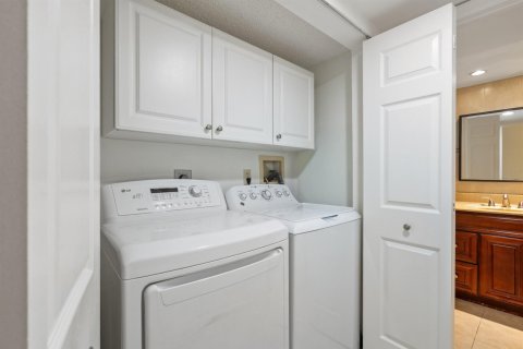 Condo in Boca Raton, Florida, 2 bedrooms № 2399977 - photo 21