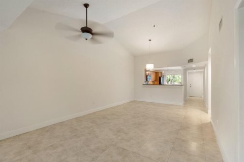 Condo in Boca Raton, Florida, 2 bedrooms № 2399977 - photo 12
