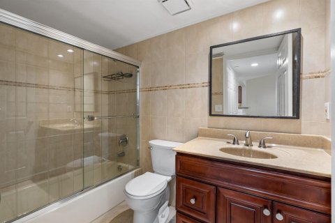Condo in Boca Raton, Florida, 2 bedrooms № 2399977 - photo 16