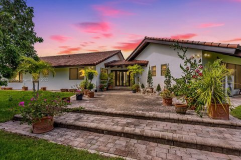 House in Miami, Florida 4 bedrooms, 399.11 sq.m. № 1809037 - photo 15