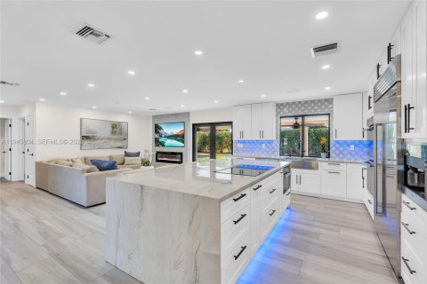 House in Plantation, Florida 3 bedrooms, 142.14 sq.m. № 2004453 - photo 9