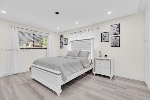 House in Plantation, Florida 3 bedrooms, 142.14 sq.m. № 2004453 - photo 22