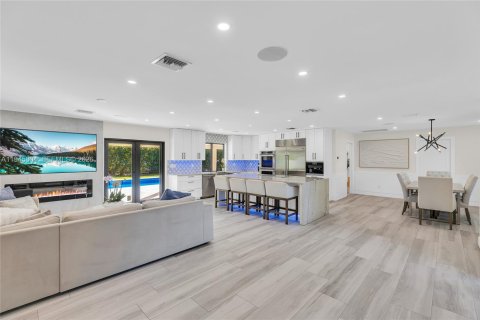 House in Plantation, Florida 3 bedrooms, 142.14 sq.m. № 2004453 - photo 5